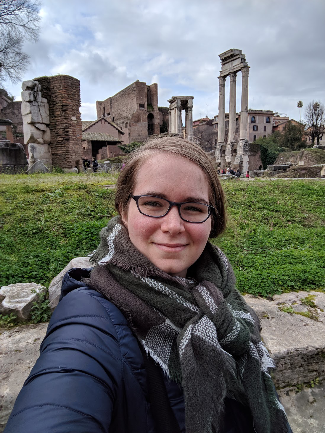 Astrid in front of the Temple of Castor and Pollux